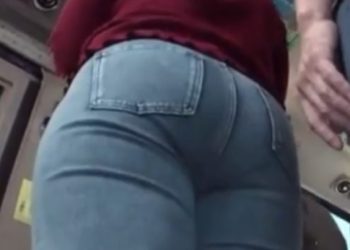 【成宮いろは】デニムデカ尻熟女に擦りつけ痴漢して生挿入！