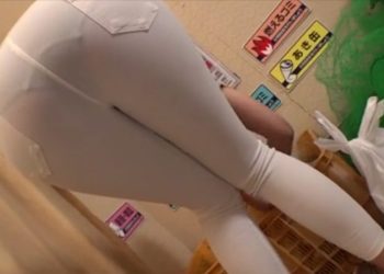 ゴミ出しするピタパン尻の人妻の透けパンに尻コキ&鬼ピストン!